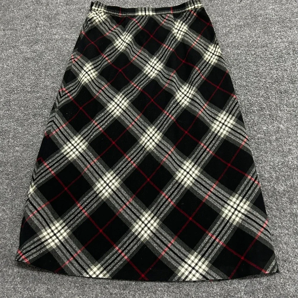 Sag Harbor Skirt Womens Size 12 Black Red White Plaid A-Line Midi Elastic Waist